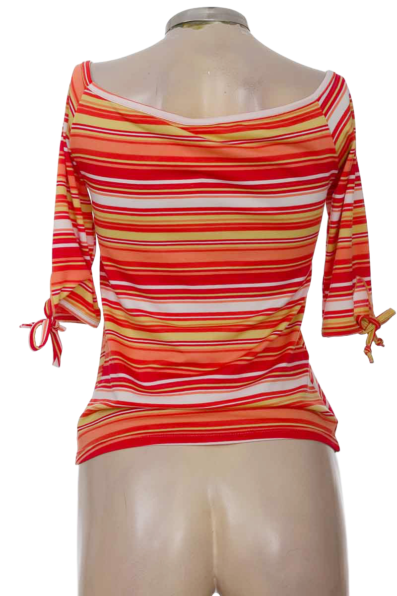 Top / Camiseta color Rojo - Fashion