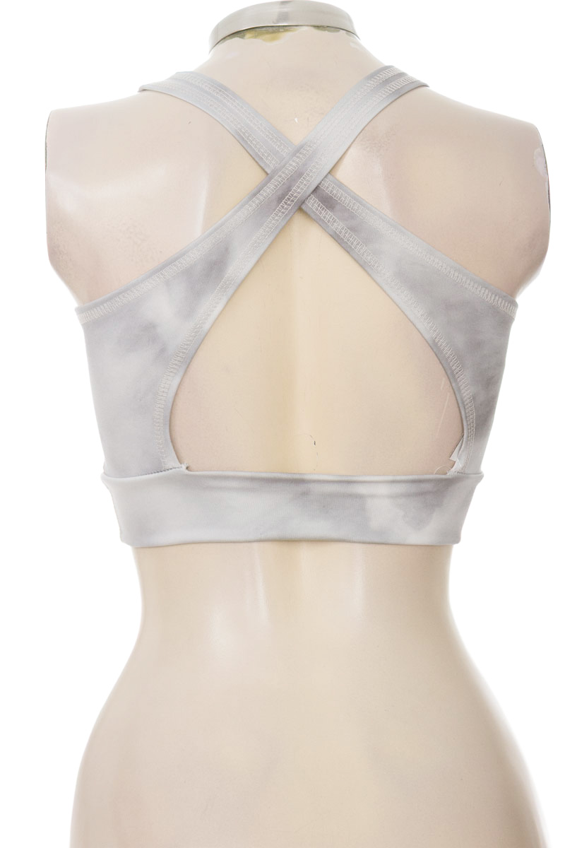 Ropa Deportiva / Salida de Baño color Gris - Closeando