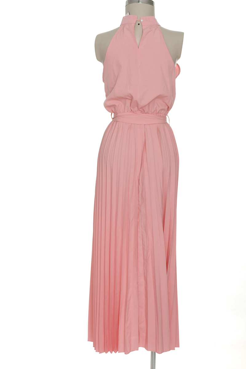 Vestido / Enterizo color Rosado - Closeando