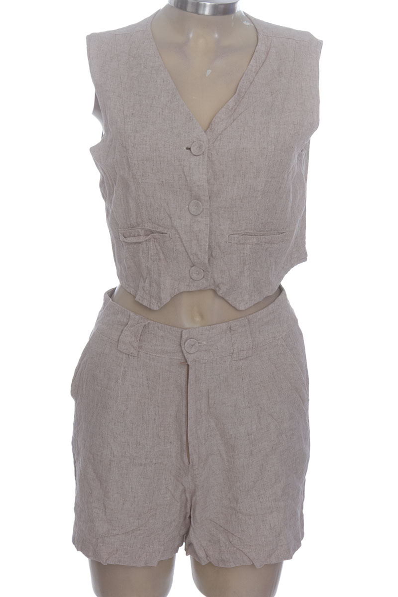 Vestido / Enterizo color Beige - Laurina