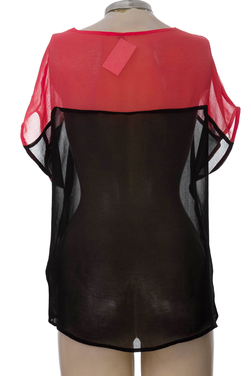 Top / Camiseta color Negro - NAF NAF