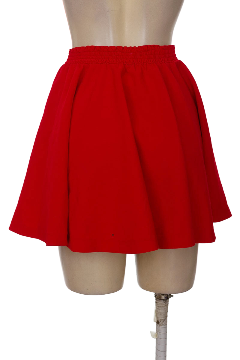 Falda color Rojo - Closeando