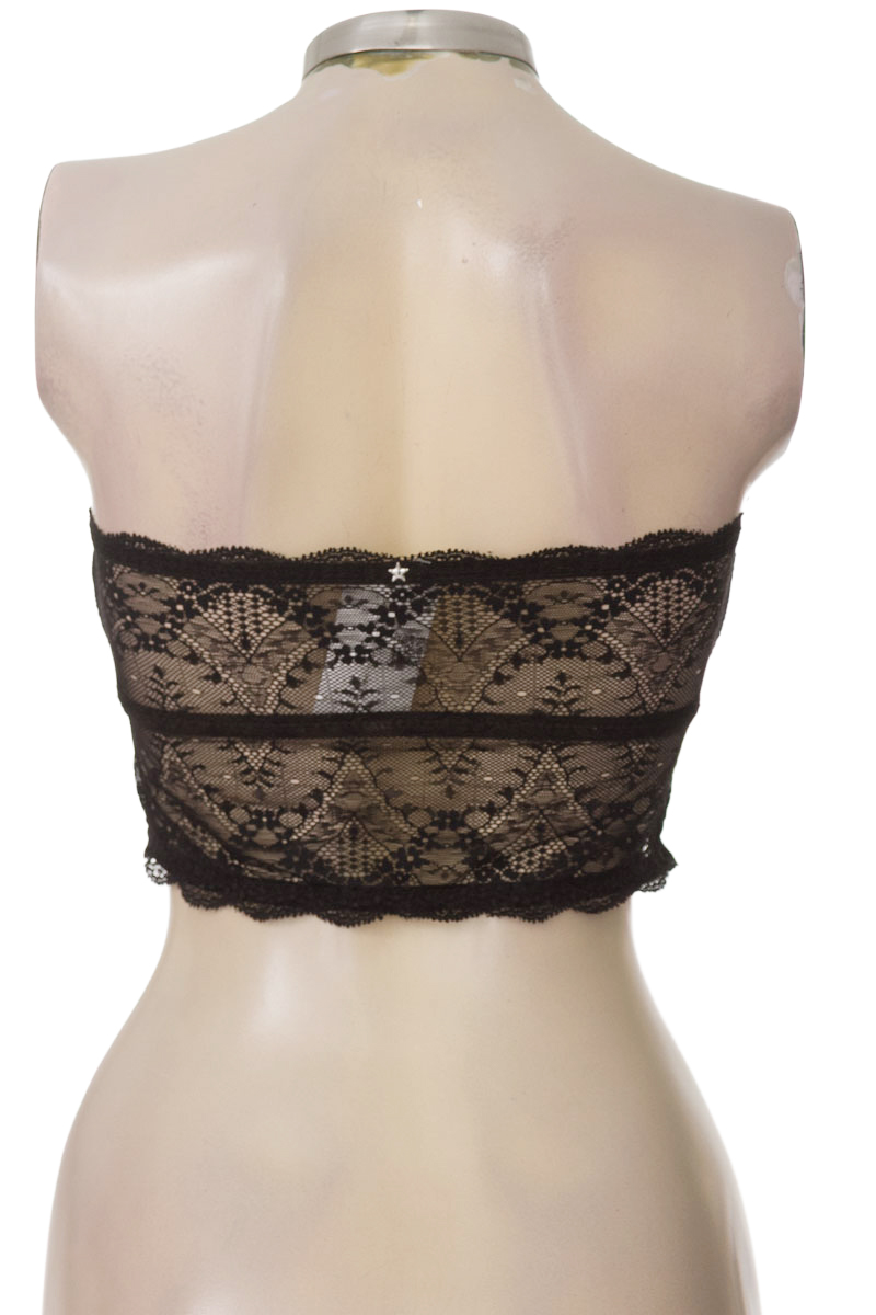 Top / Camiseta color Negro - Closeando