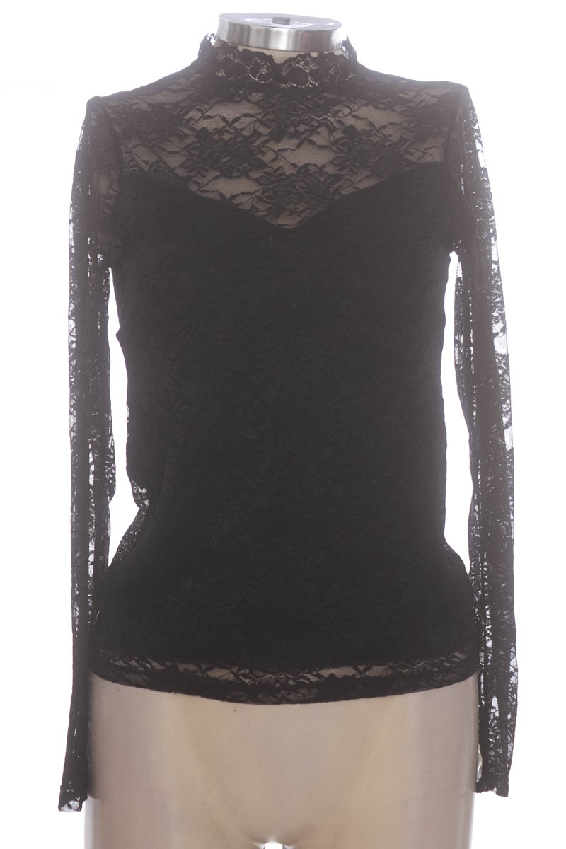 Top / Camiseta color Negro - Closeando