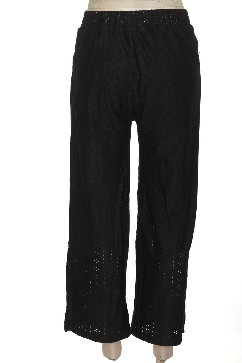 Ropa Deportiva / Salida de Baño color Negro - Closeando