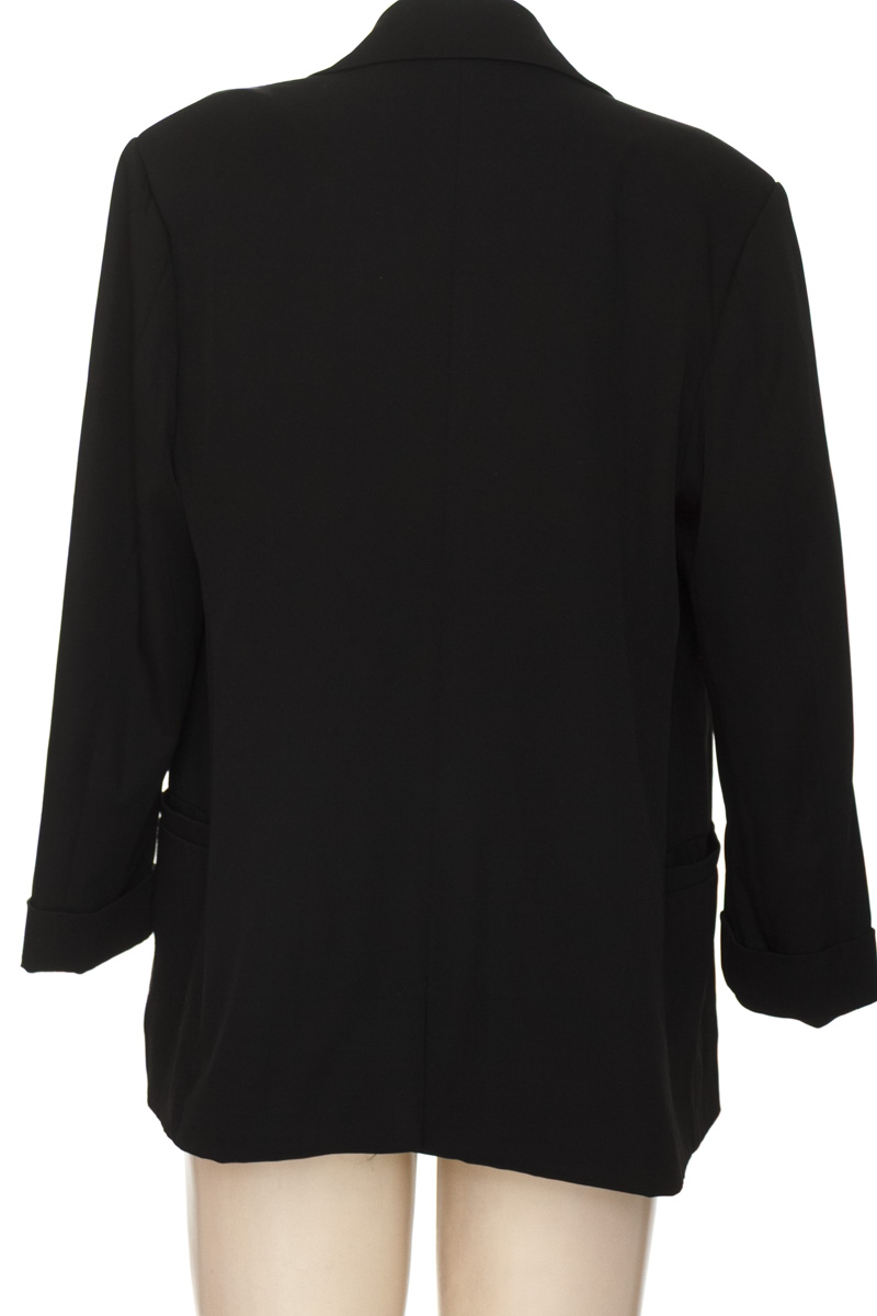 Chaqueta / Abrigo color Negro - Stradivarius