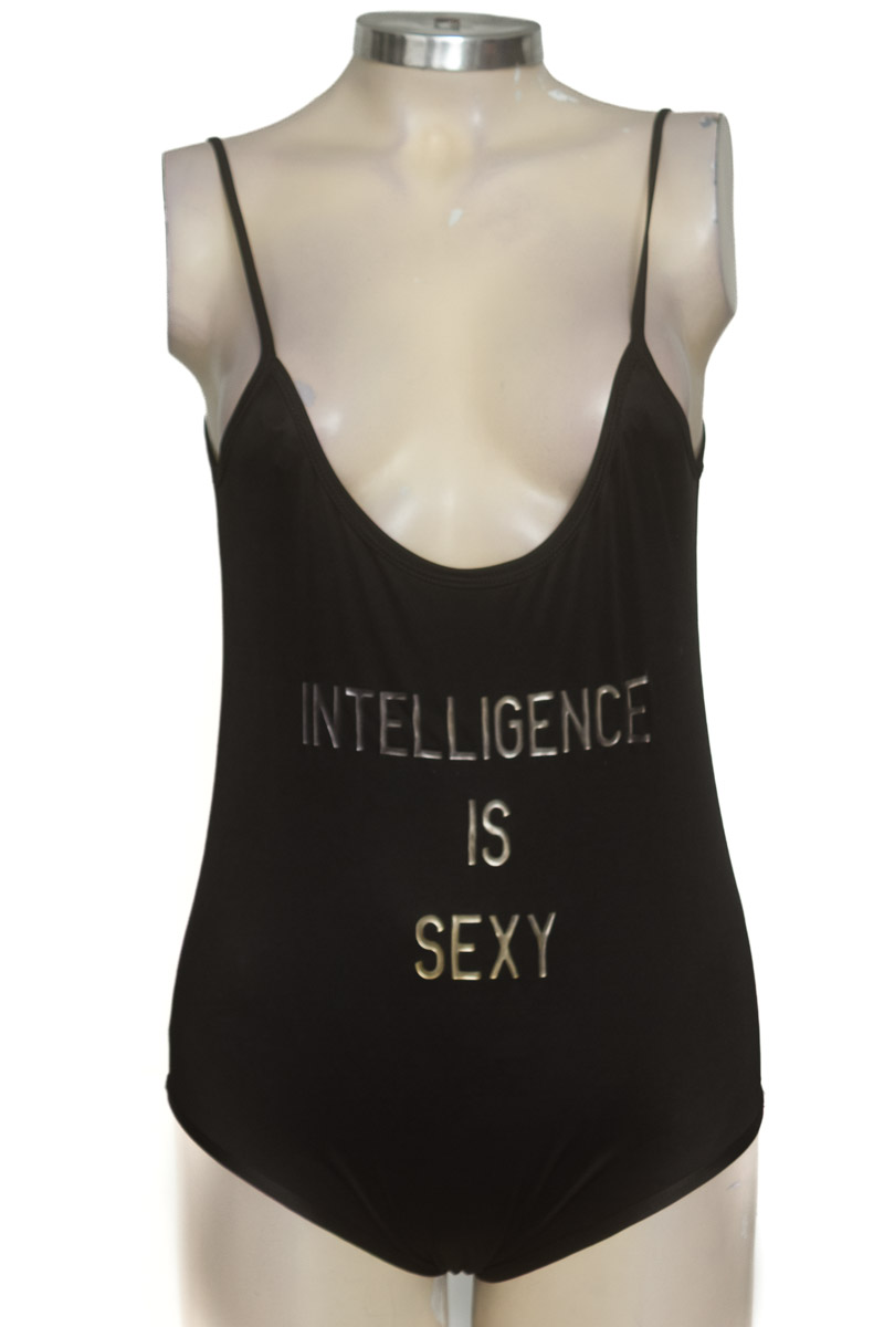 Top / Camiseta color Negro - Closeando