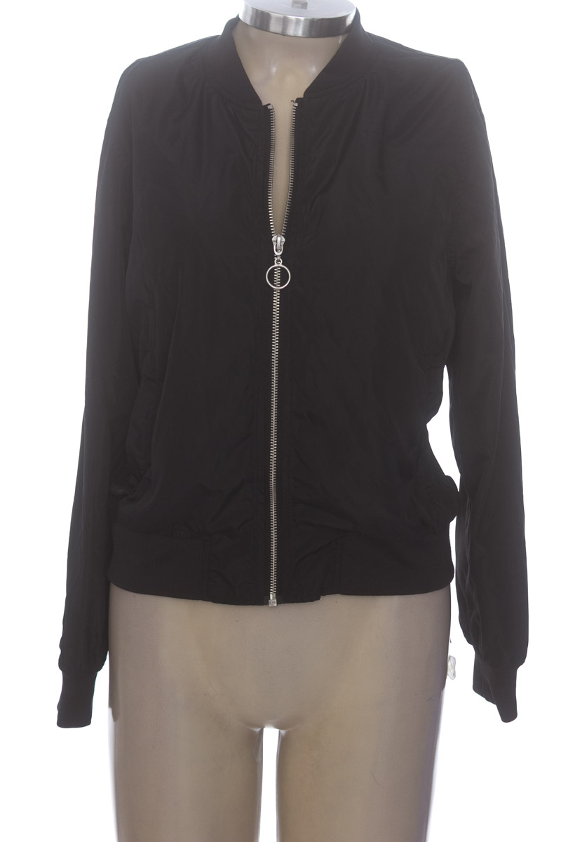 Chaqueta / Abrigo color Negro - Closeando