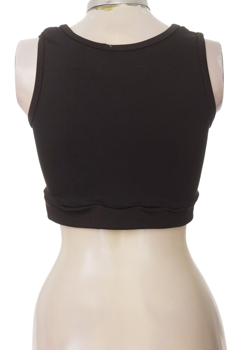 Top / Camiseta color Negro - Closeando