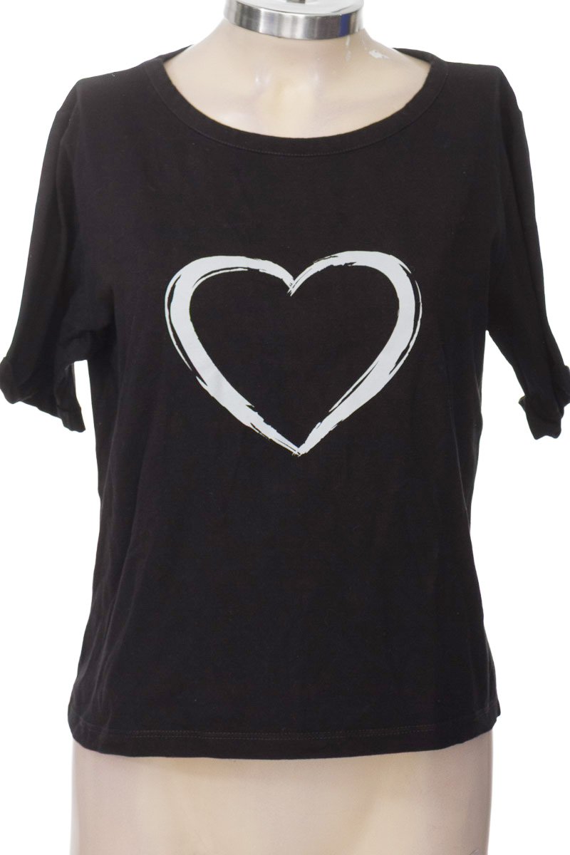 Top / Camiseta color Negro - Closeando