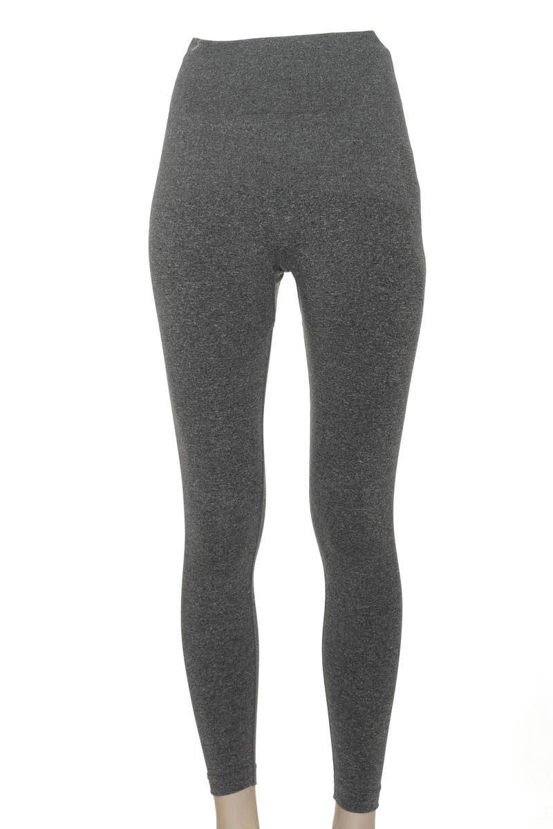 Ropa Deportiva / Salida de Baño color Gris - Closeando