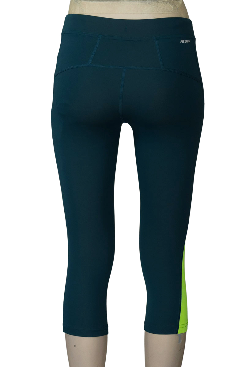Ropa Deportiva / Salida de Baño color Azul - New Balance