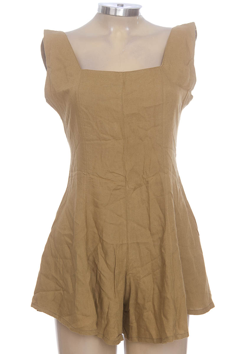 Vestido / Enterizo color Beige - Closeando