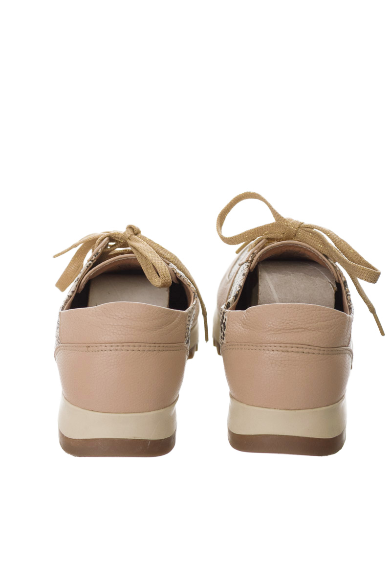 Zapatos color Beige - Closeando