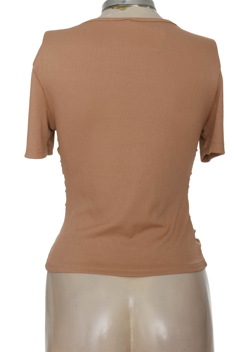 Top / Camiseta color Beige - Closeando