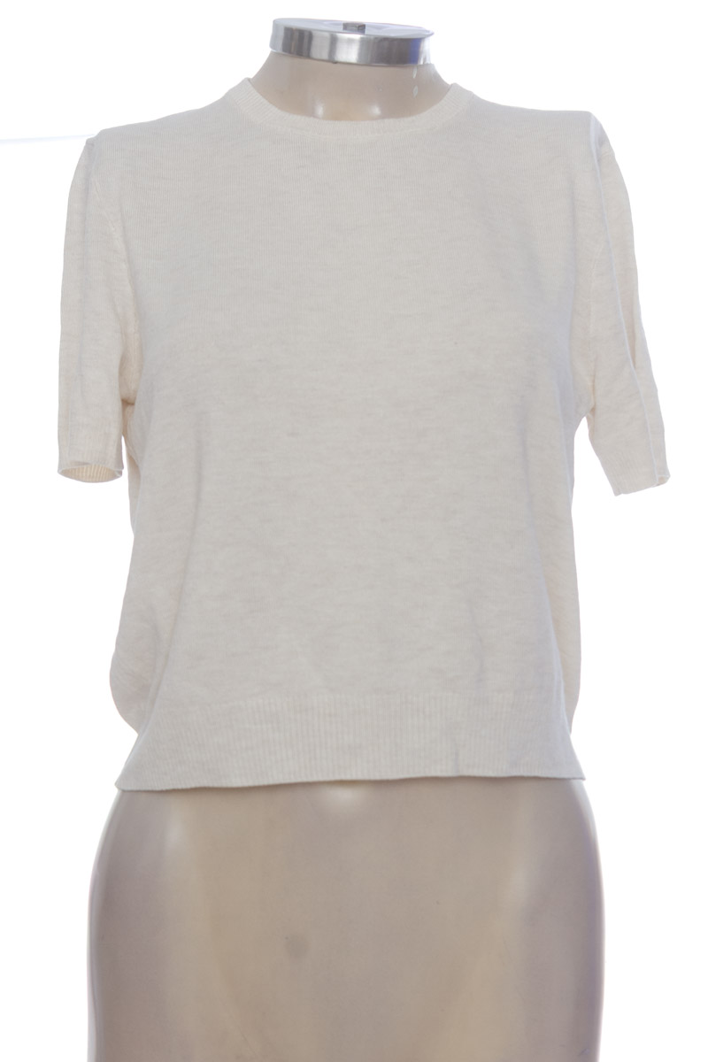 Top / Camiseta color Beige - Divided by H&M talla M como nuevo | Closeando