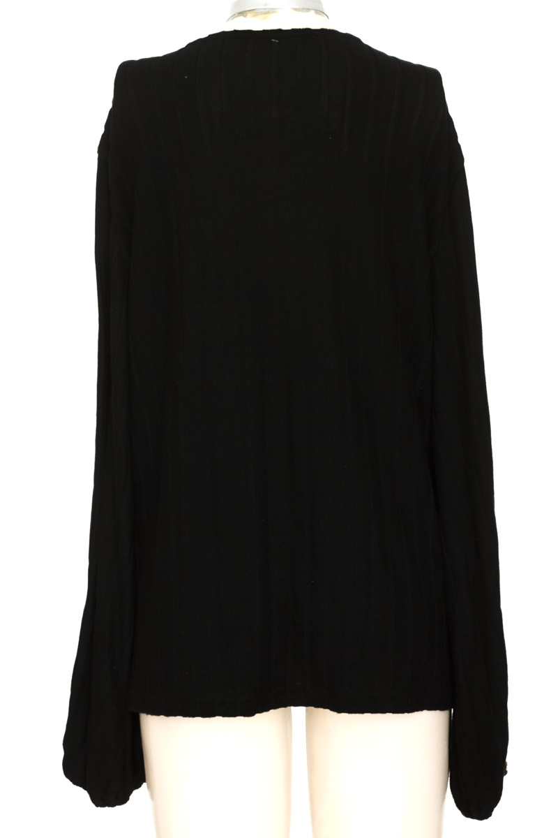 Sweater color Negro - Closeando
