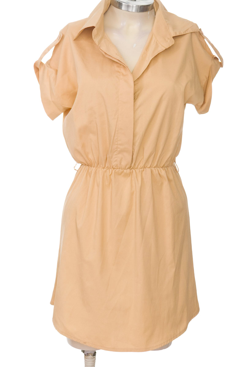 Vestido / Enterizo color Beige - Closeando