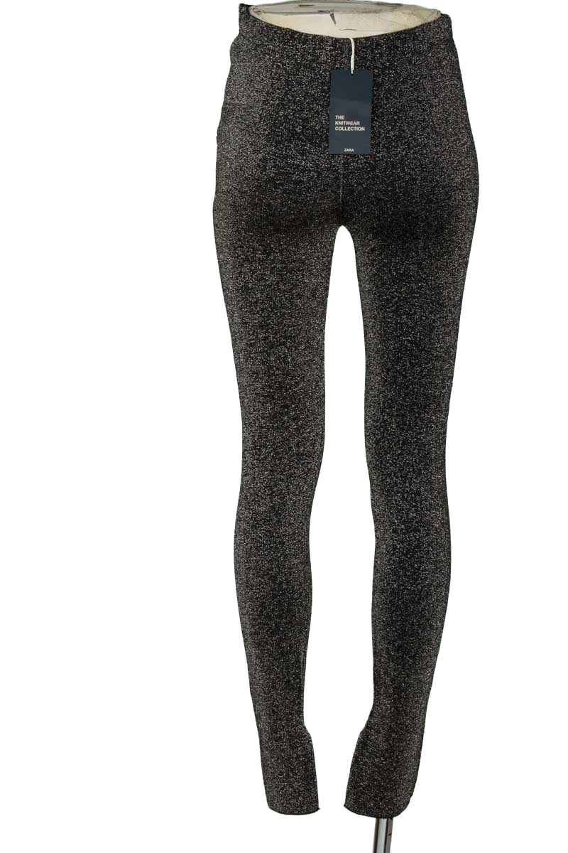 Pantalones color Negro - ZARAKNIT