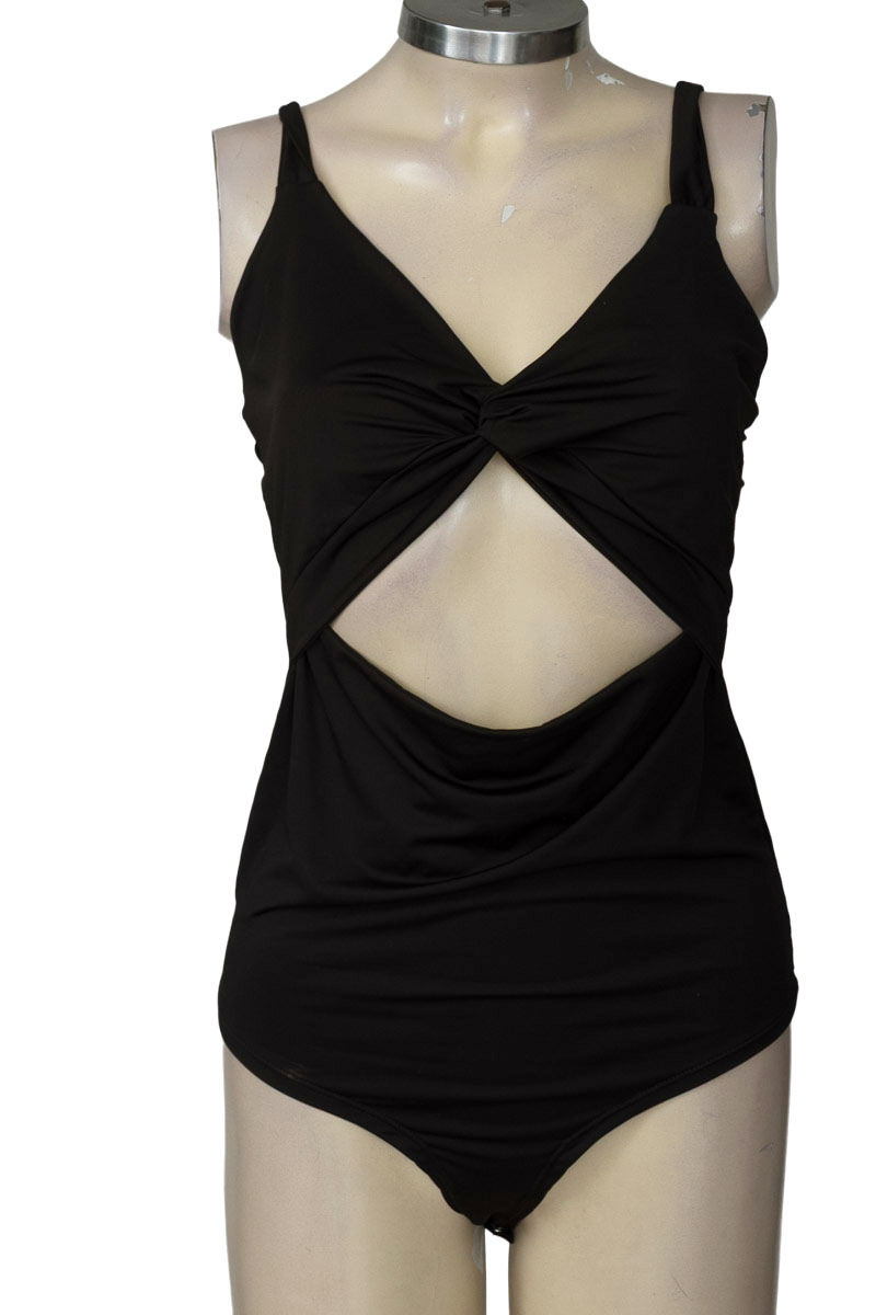 Top / Camiseta color Negro - Closeando