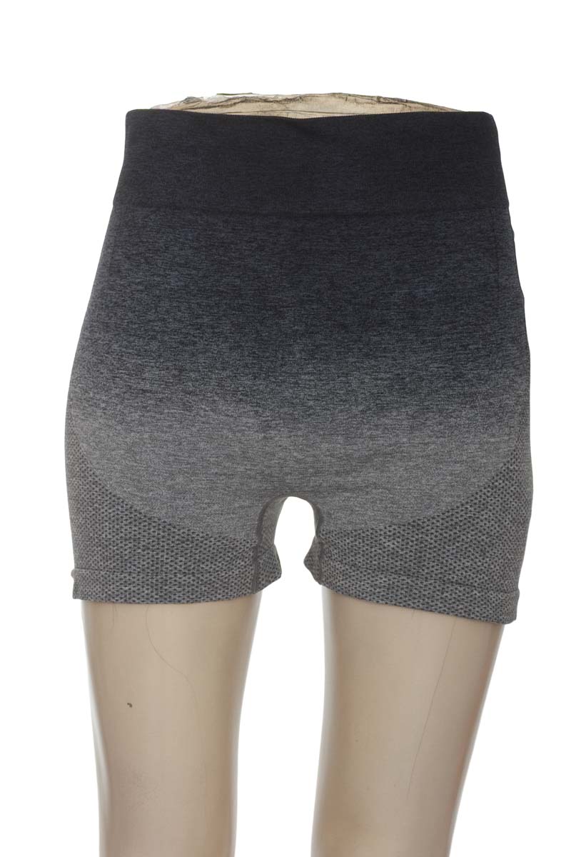Ropa Deportiva / Salida de Baño color Gris - Closeando
