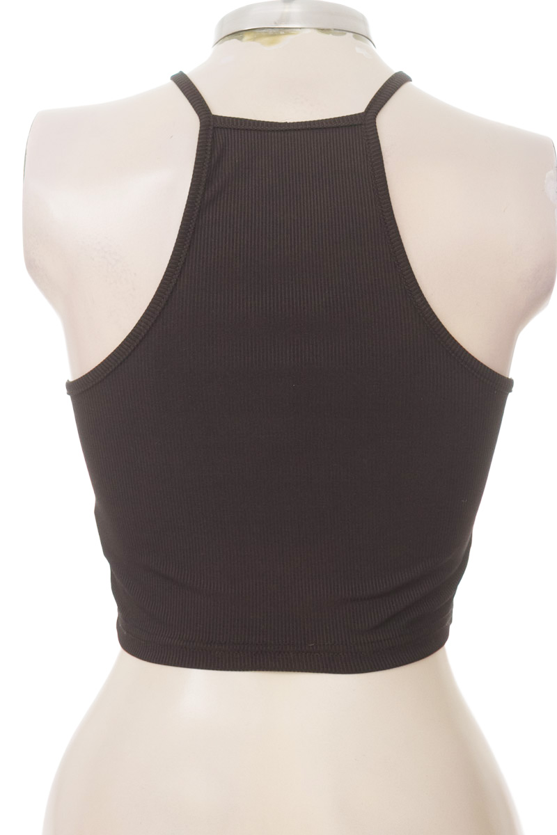 Top / Camiseta color Negro - Closeando