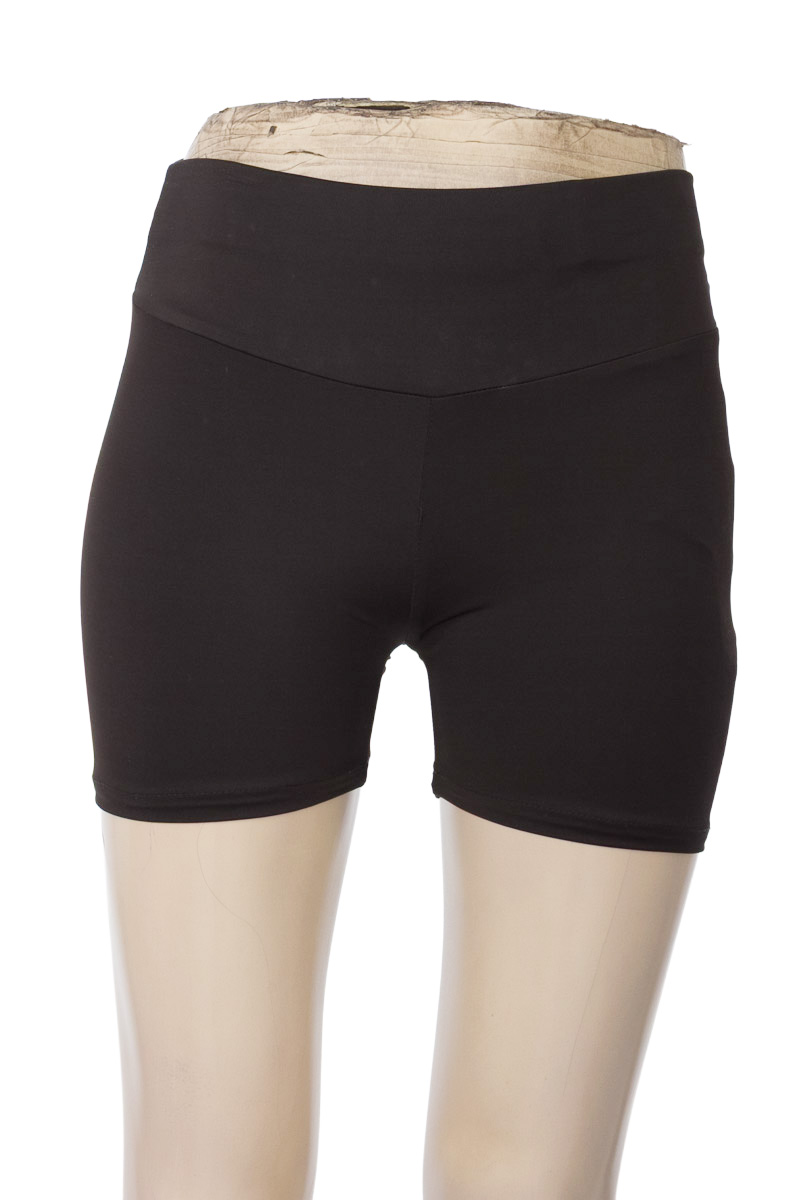 Ropa Deportiva / Salida de Baño color Negro - Closeando