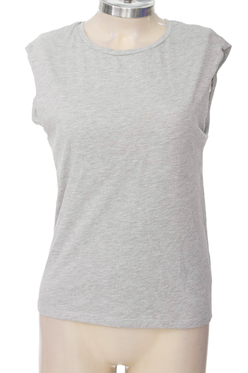 Top / Camiseta color Gris - Stradivarius
