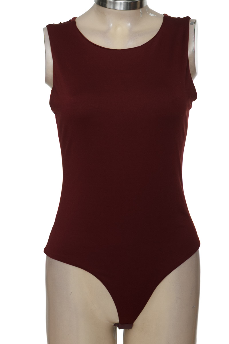 Top / Camiseta color Vinotinto - Closeando