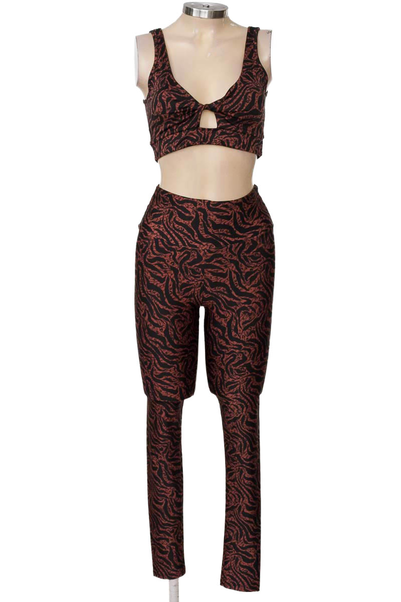 Ropa Deportiva / Salida de Baño color Café - Carmel