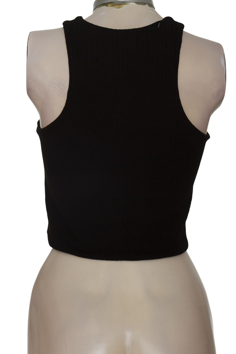 Top / Camiseta color Negro - Closeando