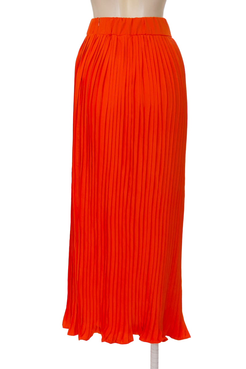 Falda color Naranja - Closeando