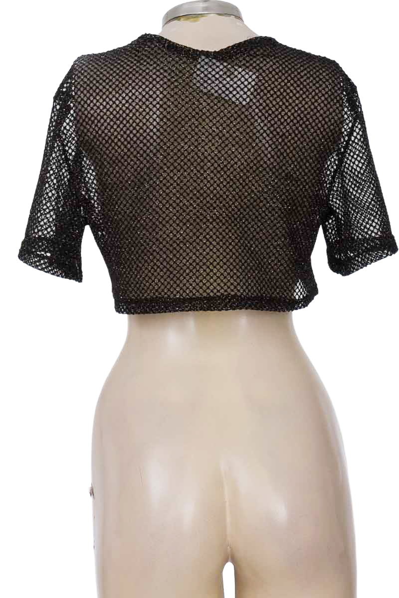 Top / Camiseta color Negro - Closeando