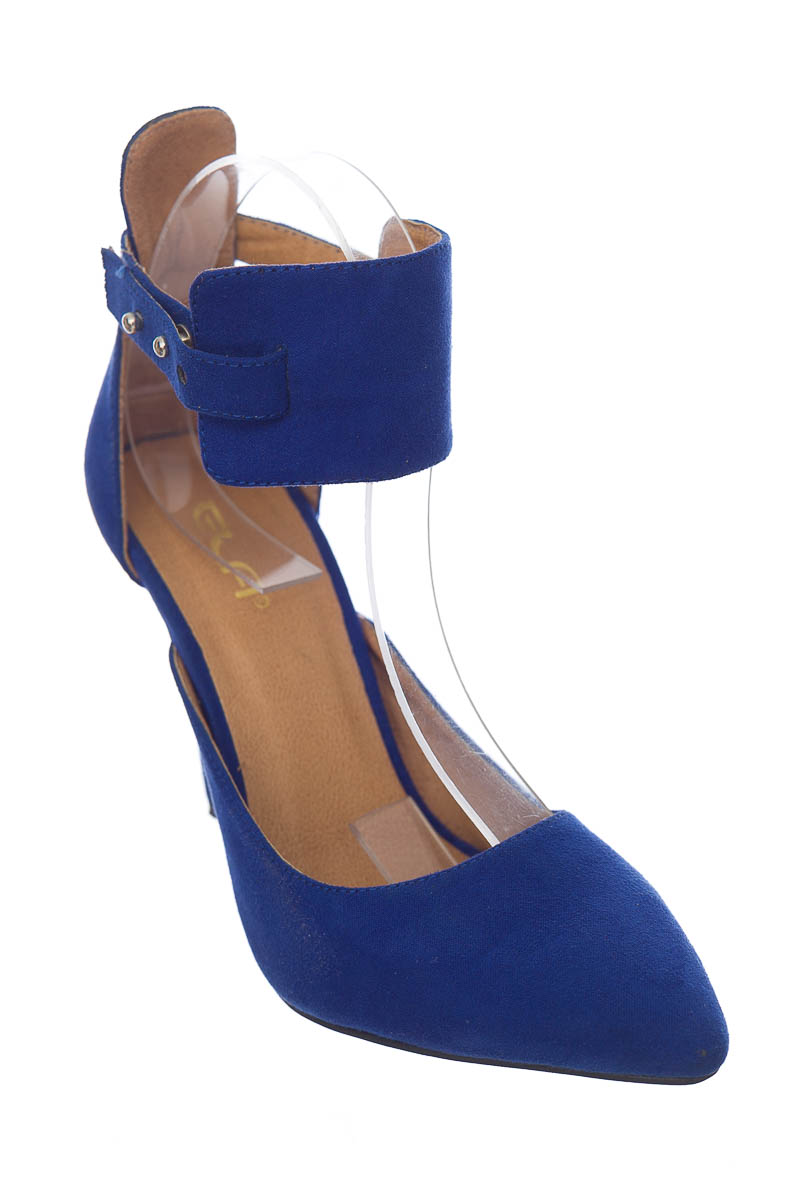 Zapatos De Salón De Mujer En Piel De Color Azul. I Zapatos De
