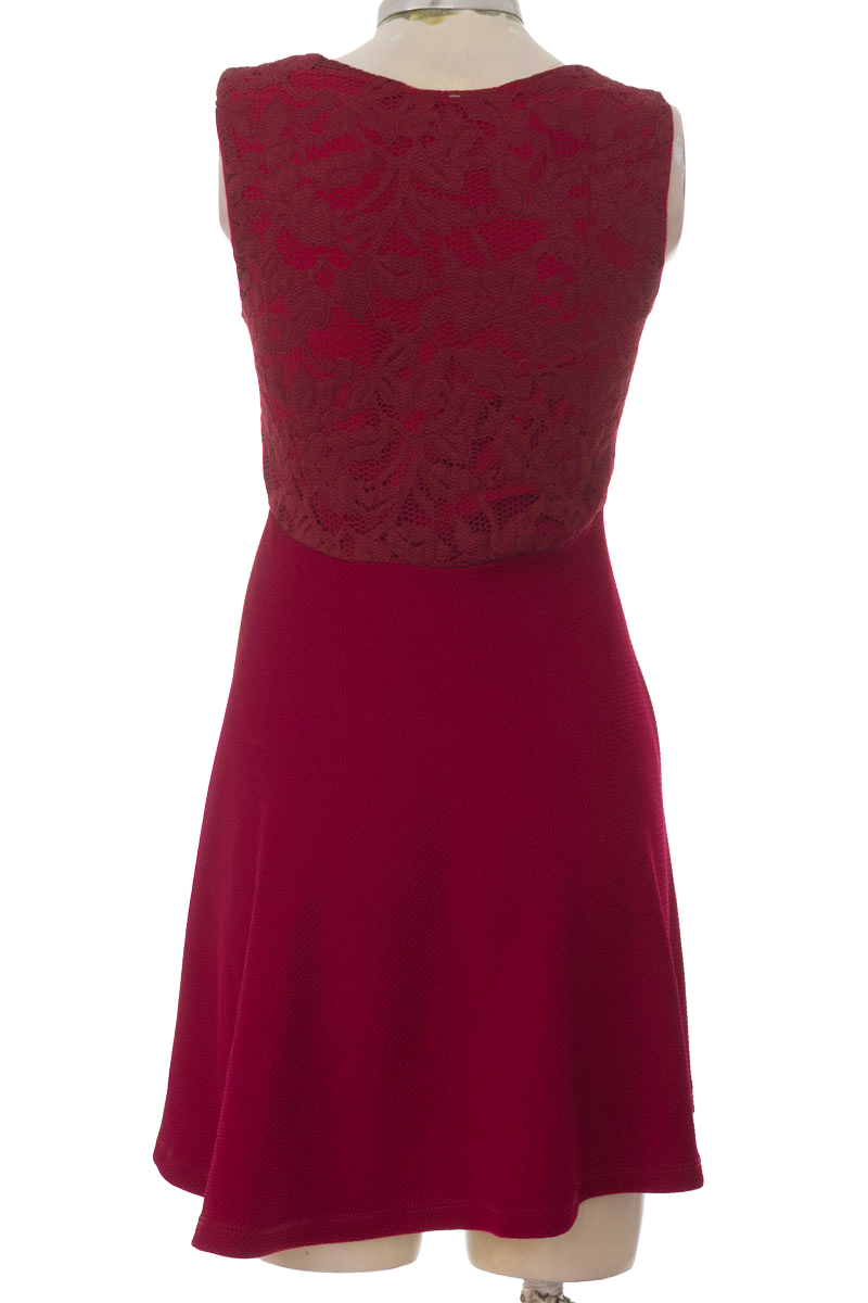 Vestido / Enterizo color Vinotinto - Closeando