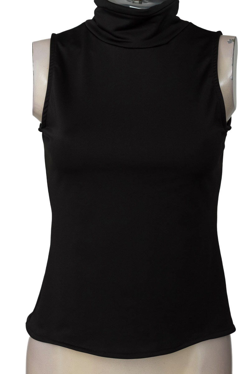 Top / Camiseta color Negro - Closeando