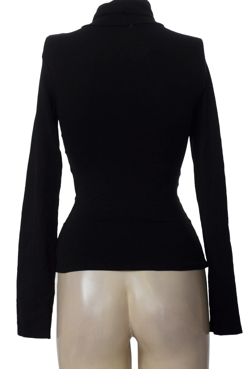 Top / Camiseta color Negro - Closeando