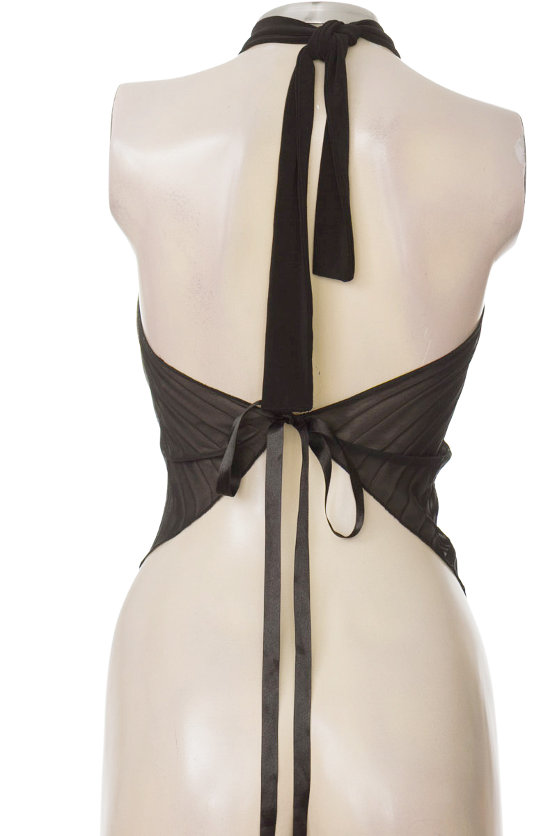 Top / Camiseta color Negro - Closeando