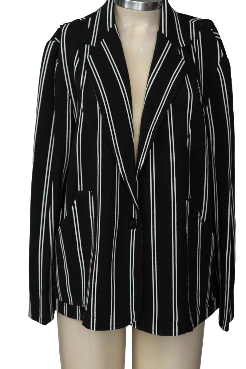 Chaqueta / Abrigo color Negro - Closeando