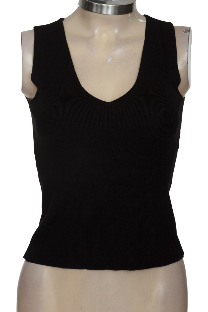 Top / Camiseta color Negro - Closeando