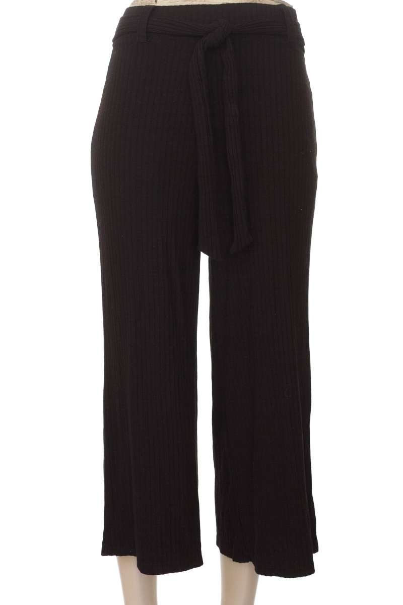 Pantalones color Negro - Stradivarius