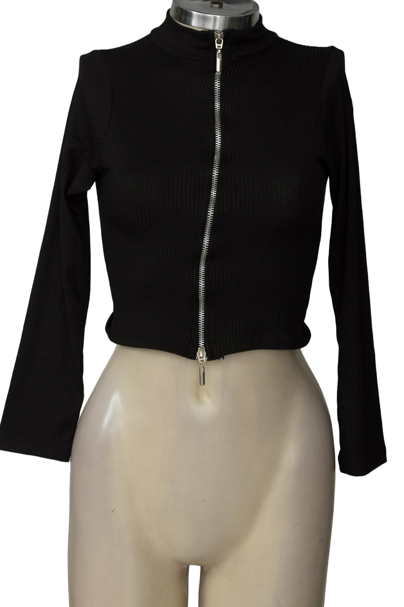 Top / Camiseta color Negro - Closeando