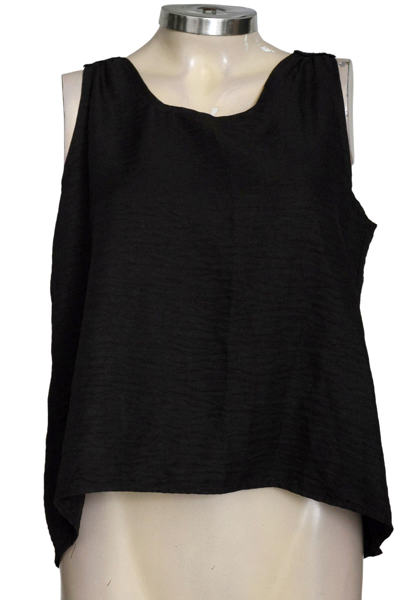 Top / Camiseta color Negro - Closeando