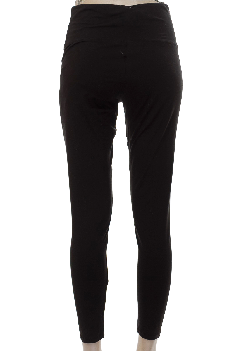 Ropa Deportiva / Salida de Baño color Negro - Closeando