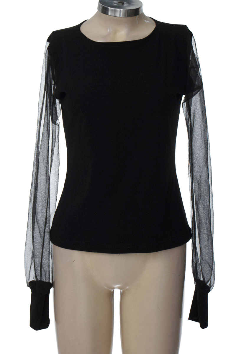Top / Camiseta color Negro - Closeando