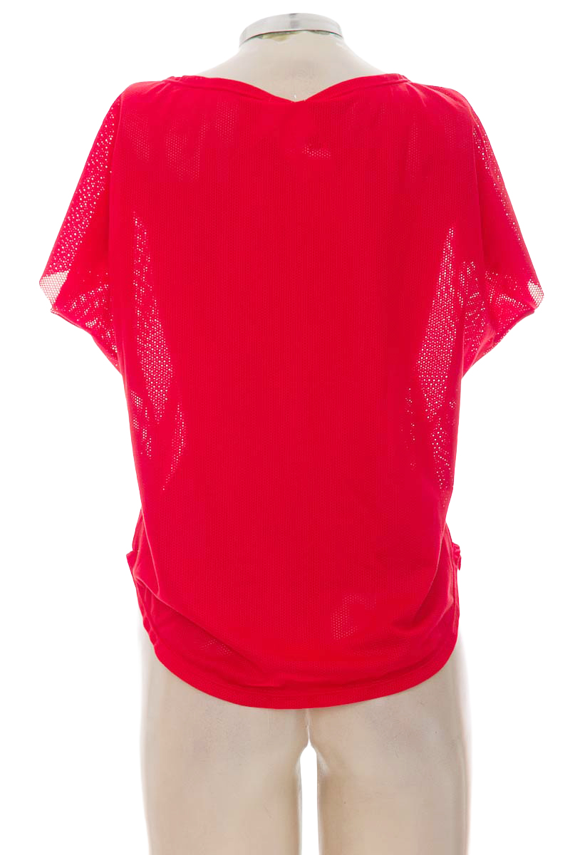 Ropa Deportiva / Salida de Baño color Rojo - Yazo