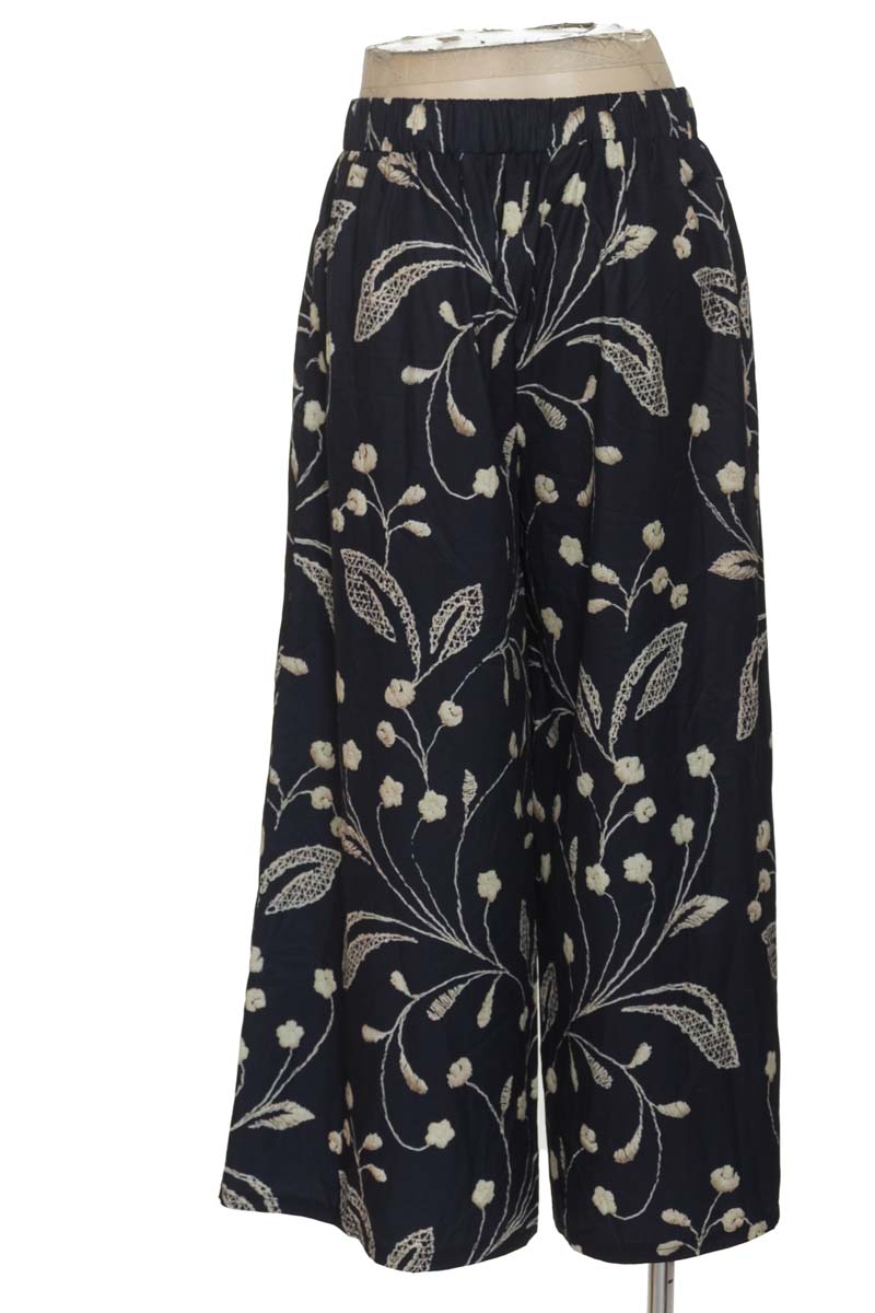 Falda color Negro - Stradivarius