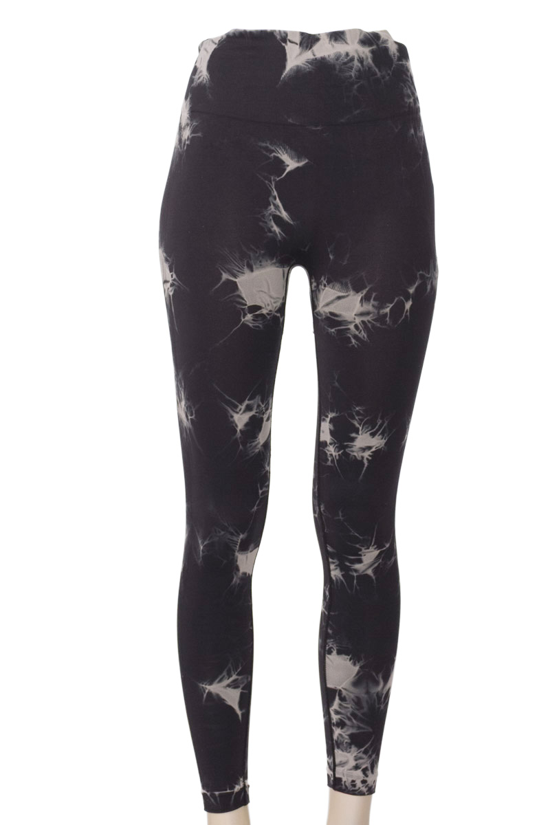 Ropa Deportiva / Salida de Baño color Negro - Closeando