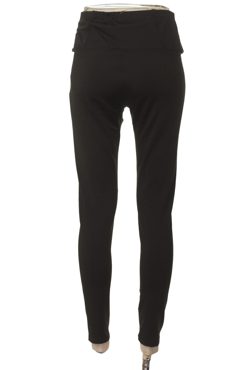 Ropa Deportiva / Salida de Baño color Negro - Closeando