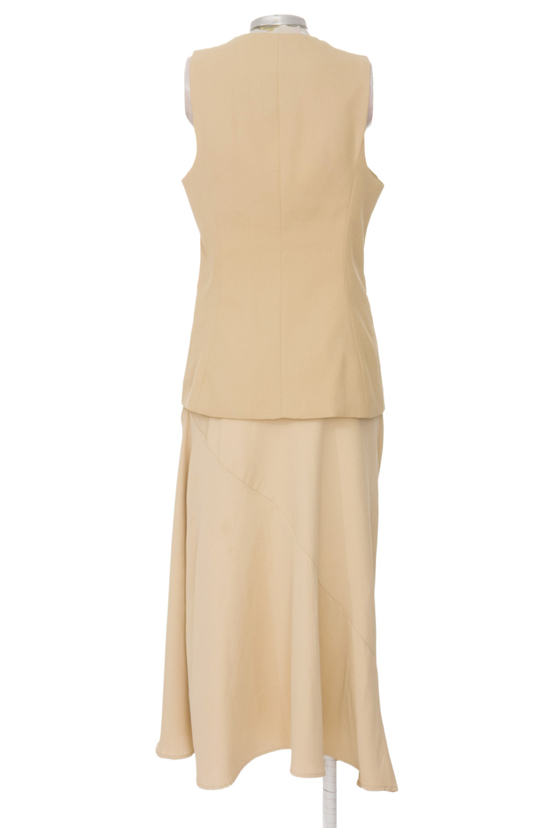 Vestido / Enterizo color Beige - Closeando